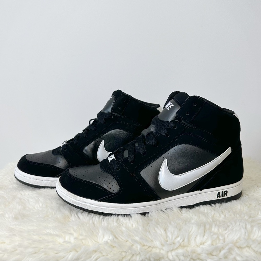 Nike Women Mid Sneaker